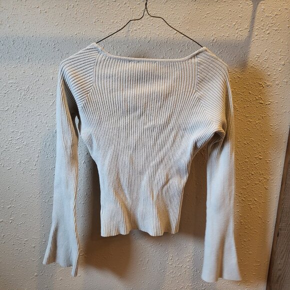 Cloth women's cream long sleeve blouse, pullover, flared at wrists, Medium. - Picture 5 of 9